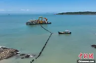 全球首条35千伏低频海底电缆在浙江台州上大陈岛入海