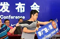 足球资讯：痛快！中国足球豪门巨头涉嫌受贿被捕，球迷拍手称快：一查到底