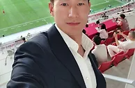 海港球员于海晒客串解说照：全队拼到最后收获来之不易的三分