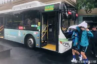 毕生难忘！广东女足客场挑战四川女足，全队乘坐公交车出行