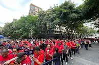 齐齐上山睇波！广州队中甲首战在即，越秀山场外成红色海洋