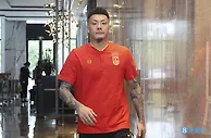 记者：泰山队对阵浙江队的首发是为超级杯热身，王大雷3日归队