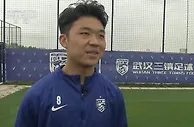 严鼎皓：通过场上表现赢得教练和队友信任，很熟悉传统踢法