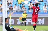 泰山重见夺冠希望！上海海港3线溃败，唯一的中超冠军也要没了？