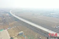 京唐城际铁路（燕郊段）架梁铺轨通道顺利打通