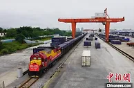 广西新能源汽车首次搭乘铁海联运班列销往海外