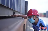 广西碳酸钙石粉公路运输受阻 铁路专列开行辟“新路”