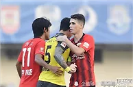足球资讯：上港、广州和泰山队最近10年中超夺冠过的原因，都有黄金一代球员