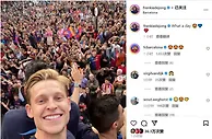 人山人海！德容晒夺冠游行照片：多么美妙的一天????????❤️