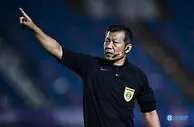 记者：因首轮申花vs泰山多次误判，王哲实际上已经被停哨