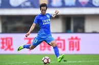 记者：叶楚贵昨天已与梅州客家会合，将回到家乡球队效力