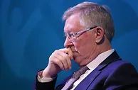 内维尔：以前球员们没给做慈善用的足球签名，差点被弗格森杀了