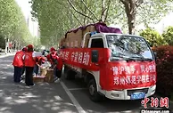 蔬菜水果火腿肠啥都有 河南多批援助物资运往上海