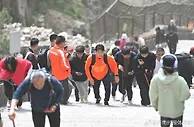 泰山队登山祈福：孙准浩徒步第一，多名新援喊出夺冠目标