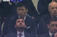 ????看台上的张康阳愁眉苦脸，不知道的还以为国米0-2