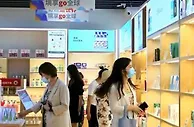 新疆首家保税直购中心开业 消费者乐购全球好物