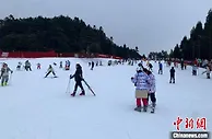 元旦假期中国南方掀起“冰雪热”（图）