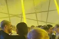 天天黏一起！伊卡尔迪被拍到和穿热辣装的旺达亲密相拥跳舞