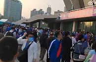 申花主场战泰山现场人气爆棚，记者：人已经爆出来了