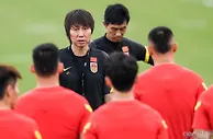 足球资讯：曝李铁下课成定局！或2日后官宣，李霄鹏接掌国足：已缺席武汉多堂训练