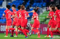 足球资讯：女足亚洲杯，半决赛中国女足逆境爆发，水庆霞再现神换人！