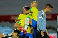 足球赛报：世预赛-巴西2-0擒乌拉圭4连胜领跑 尤文大将英超神枪破门 卡瓦尼染红