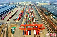 浙新携手同奔共富 阿阿铁路首趟货运列车顺利抵达湖州