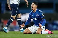足球资讯：2-2！英超4.6亿黑马掉链子！5轮不胜连丢12分，争四彻底悬了