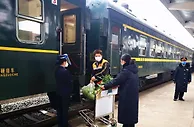 惠民公益“慢火车”带秦巴山区民众“奔幸福”