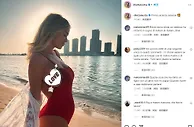 卡里乌斯女友身穿泳装，海边秀孕肚：一起度过的第一个假期