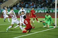 足球话题：国足吃海参是李铁拉广告？沪媒：恶搞不理智 球迷：躲球是真的吧？