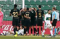 足球赛报：西甲-梅西缺席巴萨2-0联赛4连胜 铁腰传射6战3球 门神救主新星破门