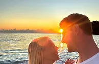 撒狗粮了????未婚妻为库尔图瓦庆生：一生挚爱，永远爱你！