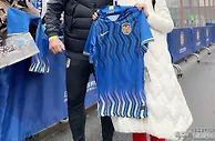 足球资讯：美女贾紫婷，南京奥体的靓丽女主播，深爱着江苏苏宁足球！