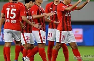 中超直播：上海海港队vs上海申花队 上海海港队占据绝对优势