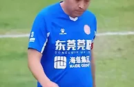 ????这...正征战中甲的前国足队长冯潇霆的身材已经发福...