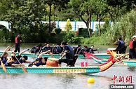 华侨大学境内外学子厦门龙舟竞渡 体验龙舟文化