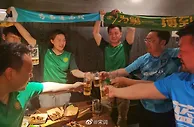 国安、南通支云球迷一起聚餐，记者：中超再次出现和谐场面，点赞