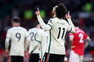 体育早报：利物浦5-0曼联，C罗罕见踢人！巴黎0-0梅西哑火