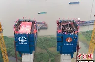 长江北岸筑起263.8米“擎天立柱” 南京仙新路过江通道北主塔封顶