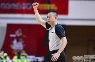 999资讯：曝FIBA正接洽CBA，调查为何错漏判频出，裁判业务水平是否达标
