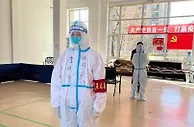 奥运冠军变身“大白” 李晓霞投身沈阳疫情防控志愿服务