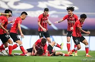 足球赛报：连续2年无缘中超冠军！五外援都帮不了上港 黄金一代已老 送走武磊太伤了
