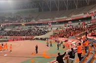 泰山队获赛季首胜，费莱尼谢场挥舞双手与球迷激情庆祝