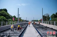 成都经自贡至宜宾高铁进入无砟轨道浇筑施工