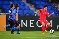 足球赛报：亚洲杯，119分钟绝平！中国女足点球6-5日本时隔14年再进决赛