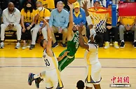 NBA总决赛：凯尔特人逆转勇士取得开门红