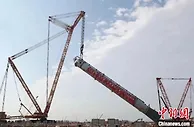 中国石化天津南港乙烯项目首台大型设备一次吊装成功