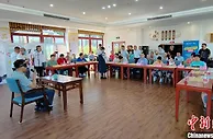 象棋特级大师柳大华来渝献技 1对11盲棋车轮战不落下风