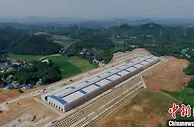 中国首座“十字型”高铁站“列车4S店”封顶